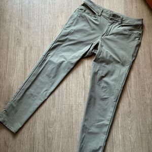 Lululemon ABC Pants Slim Fit - 31
